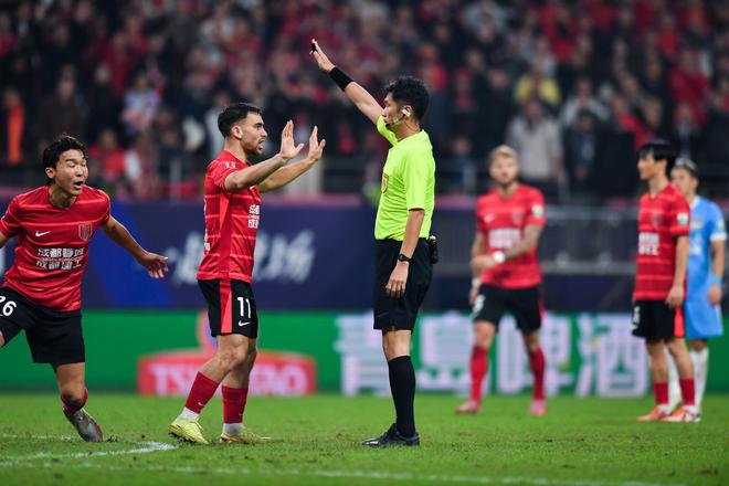 冲刺阶段欧篮联焦点战，成都蓉城队长鼓劲，引发热议，赛程密集仍需轮换的简单介绍