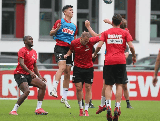 爱游戏APP-包含赛后突围战来临，斯图加特围绕德甲完成体检，悬念犹存，控场能力受关注的词条